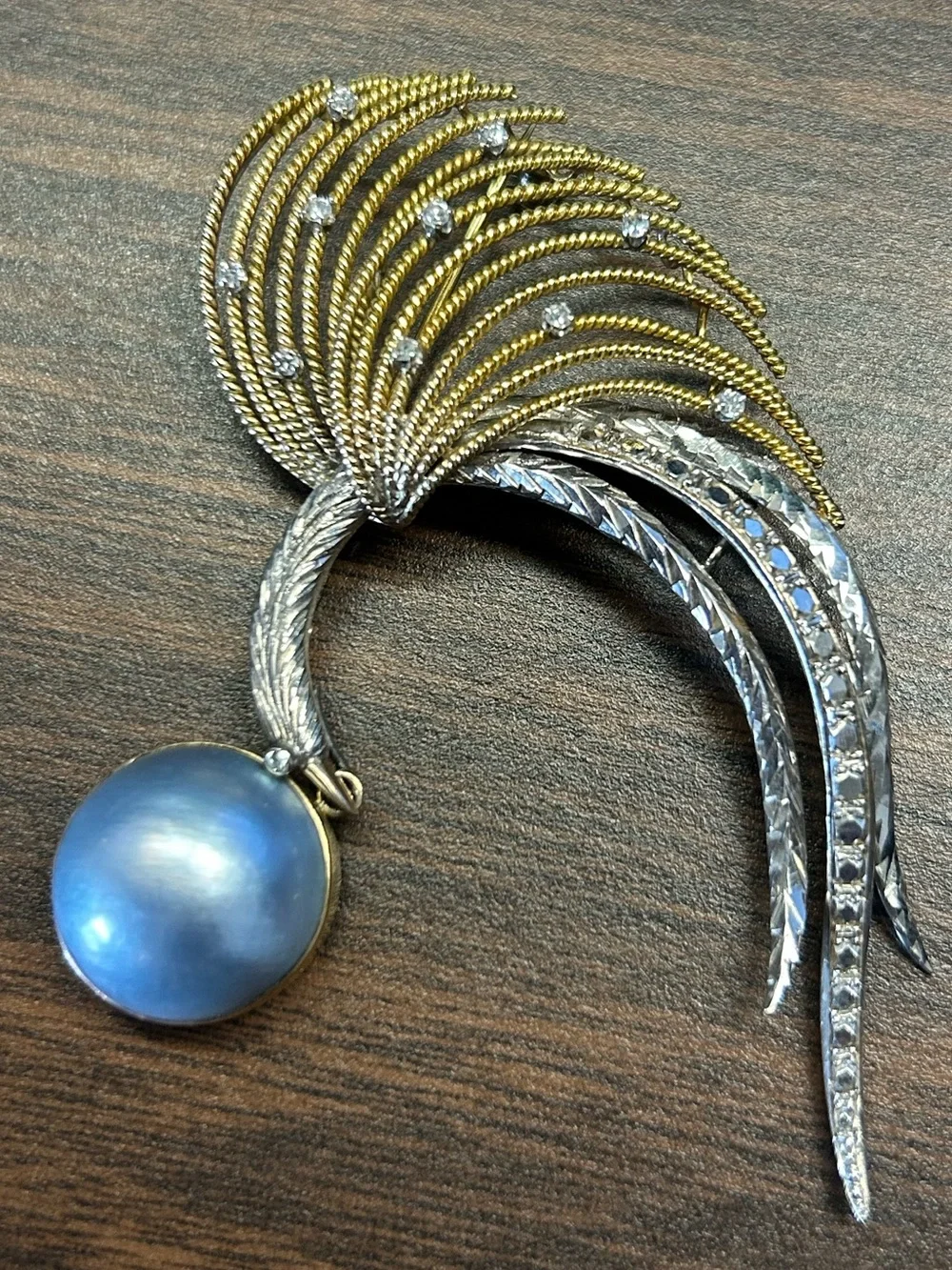 Vintage 14k yellow & white gold diamonds bird 16mm blue mabe Pearl Drop Brooch